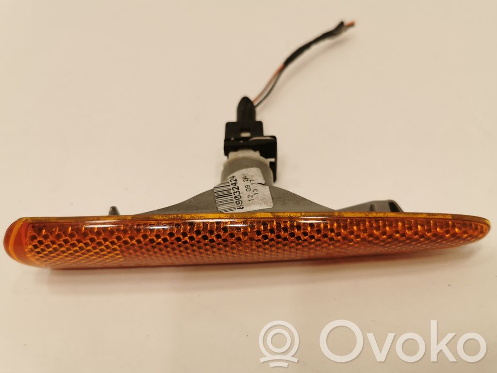 Wing turn signal light