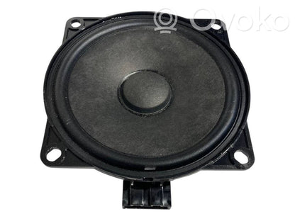 Skaļrunis (-i) priekšējās durvīs