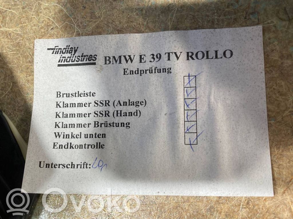 Aizmugurē logu aizkars