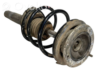 Priekšpusē amortizators ar atsperi