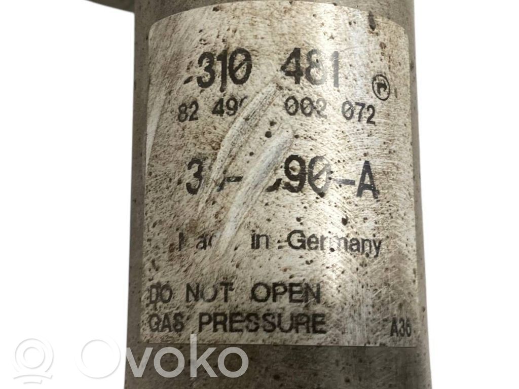 Priekšpusē amortizators ar atsperi