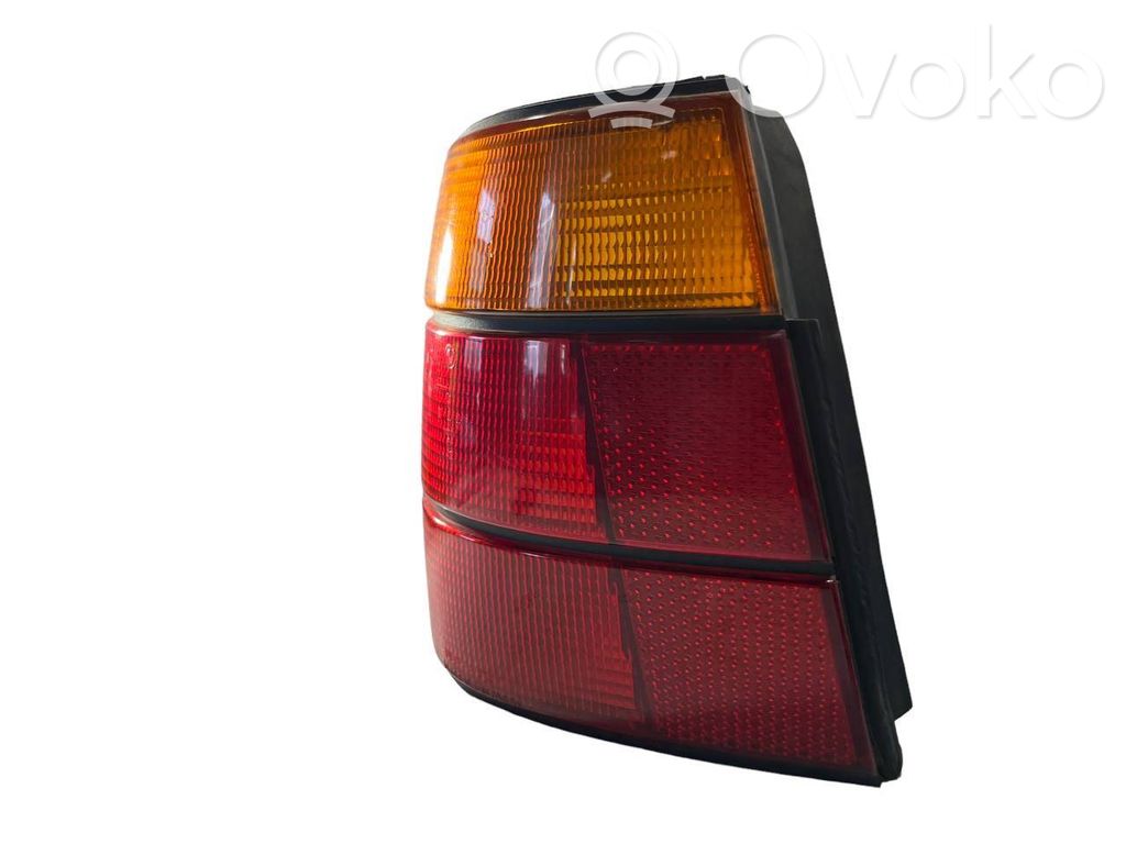 Aizmugurējais lukturis virsbūvē