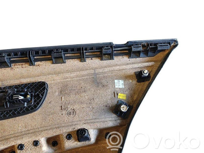 Apšuvums aizmugurējām durvīm