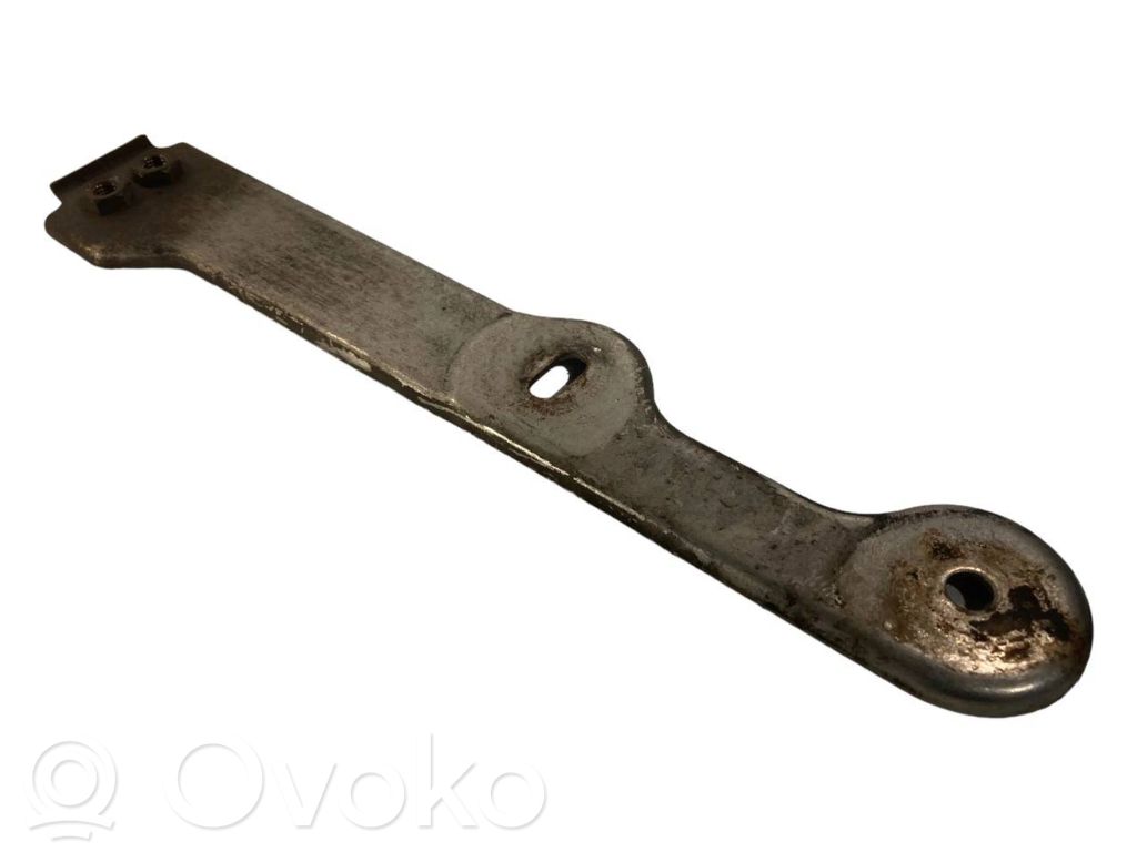 Cita veida dzinēja nodalījuma detaļa