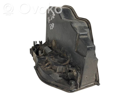 Priekšpusē slēdzene