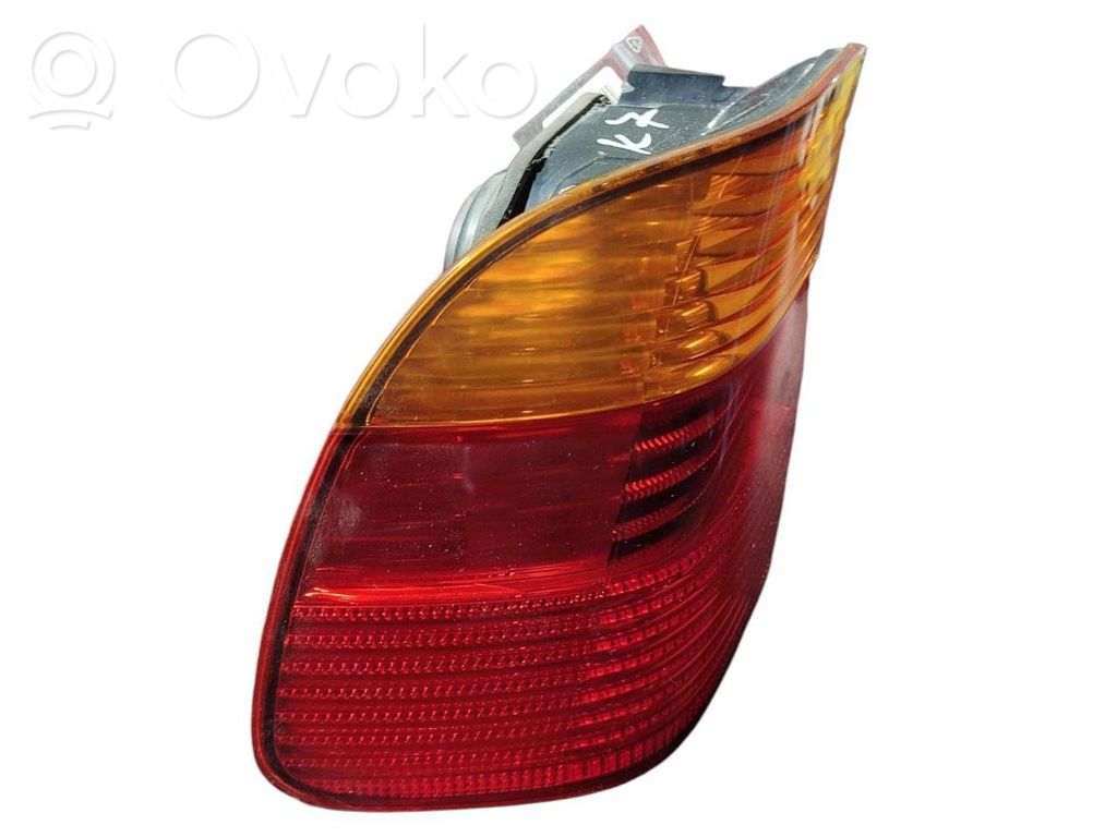 Aizmugurējais lukturis virsbūvē