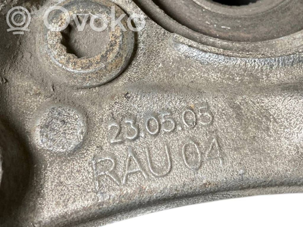 Priekšējā riteņa rumbas vārpstas šarnīrs (stupica, capfa)