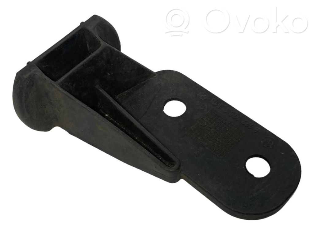 Priekšpusē bampera turētājs