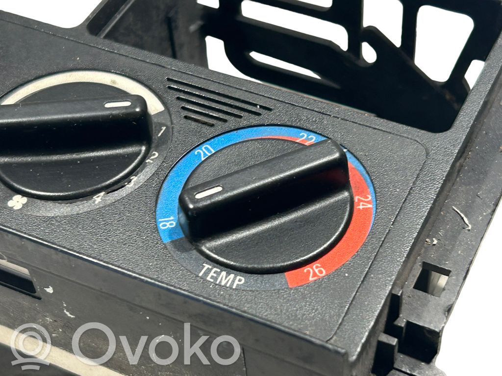 Air conditioning / climate control / interior heating control unit (in the passenger compartment)