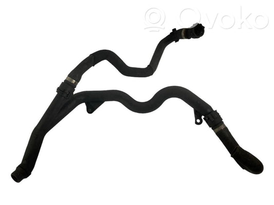 Caurulīte (-es) / šļūtene (-es)