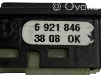 Aizmugures durvju atvēršanas slēdzis