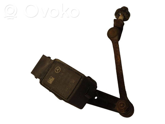 Priekšpusē augstuma sensora svira