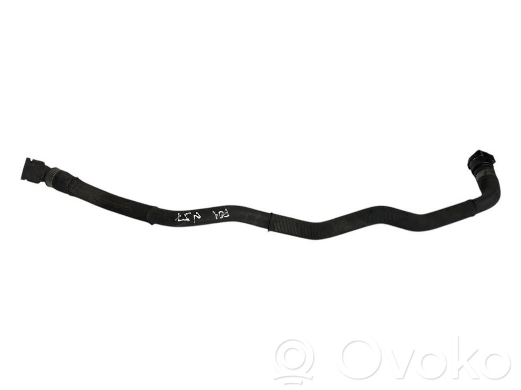 Caurulīte (-es) / šļūtene (-es)