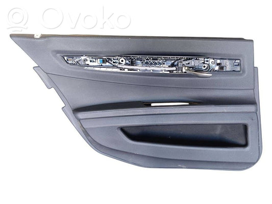 Apšuvums aizmugurējām durvīm