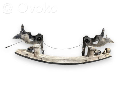 Priekšpusē bampera sija / balka