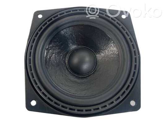 Speaker(s) in the rear window