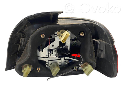 Aizmugurējais lukturis virsbūvē