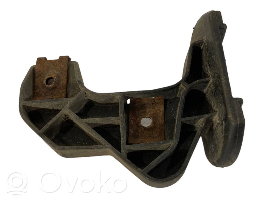 Priekšpusē bampera turētājs