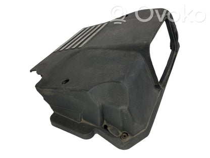 Dzinēja pārsegs (dekoratīva apdare)