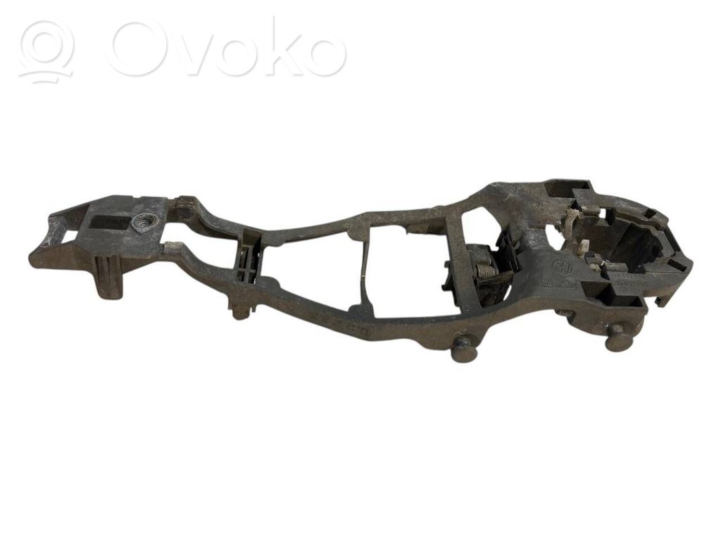 Priekšpusē turētājs / kronšteins ārējam atvēršanas rokturim