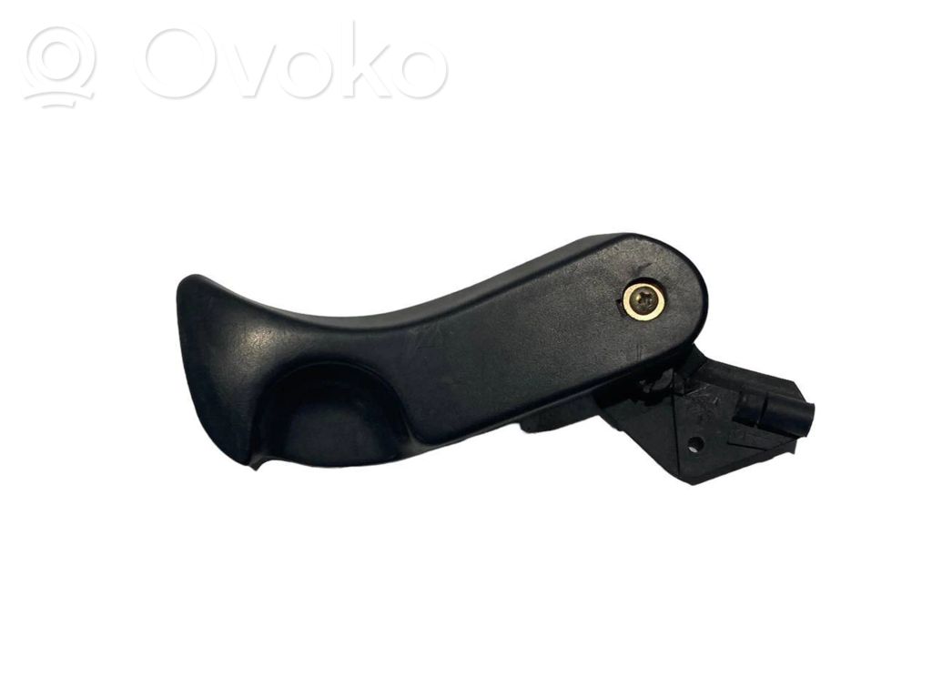 Dzinēja pārsega attaisīšanas rokturītis