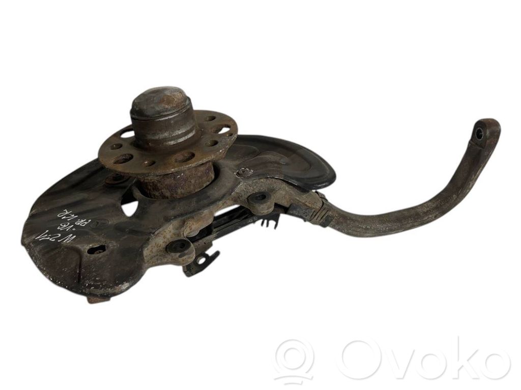 Priekšējā riteņa rumbas vārpstas šarnīrs (stupica, capfa)