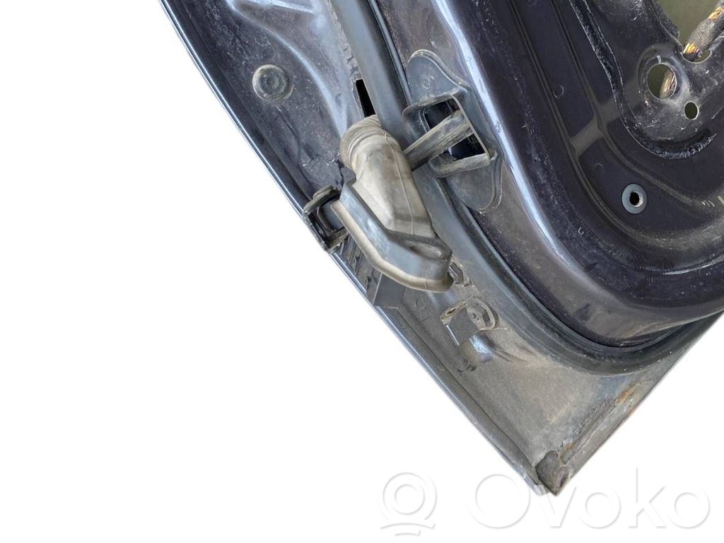 Aizmugurējās durvis