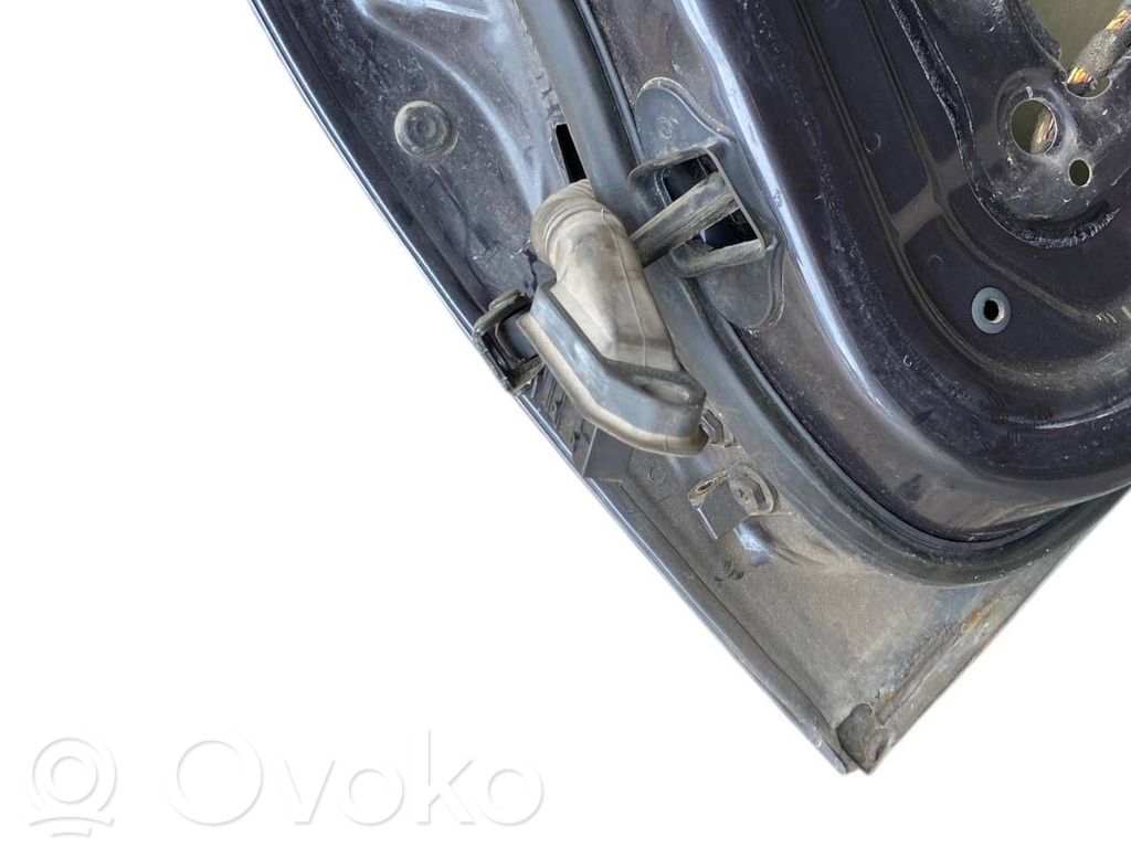 Aizmugurējās durvis