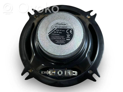 Skaļrunis (-i) priekšējās durvīs