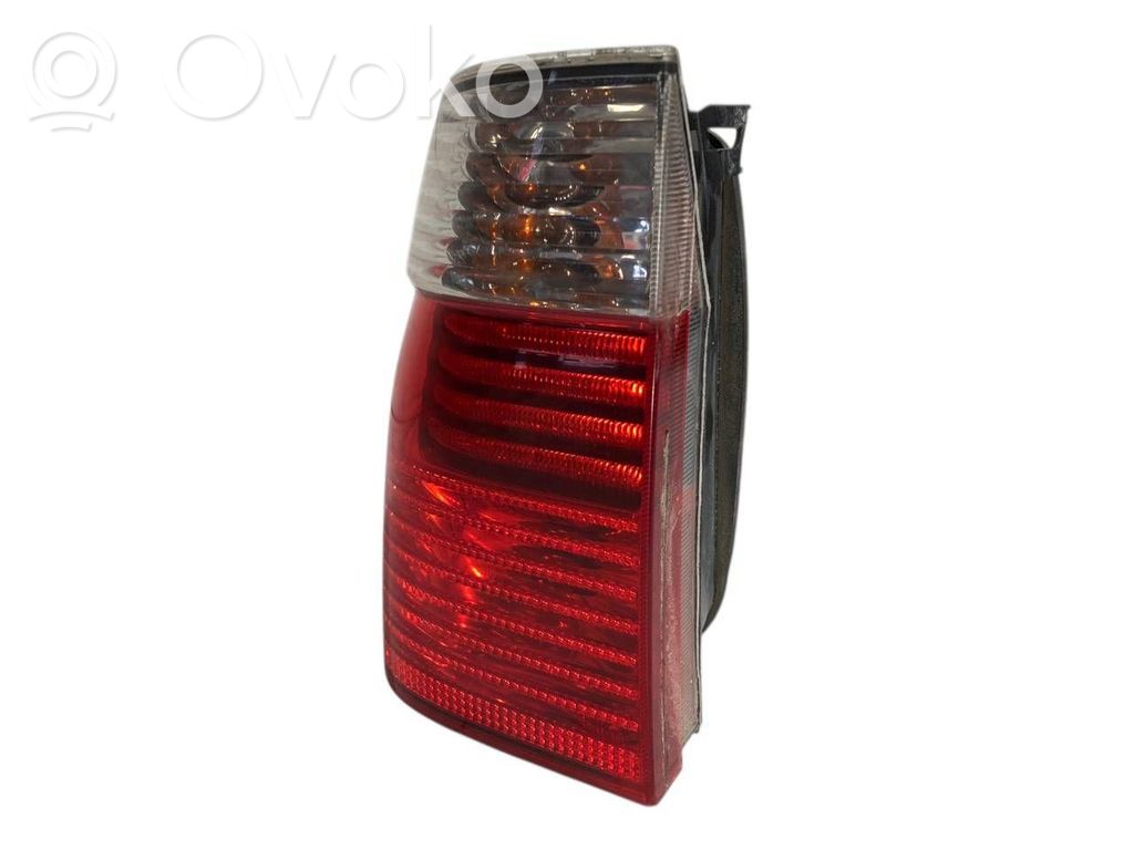 Задний фонарь в кузове