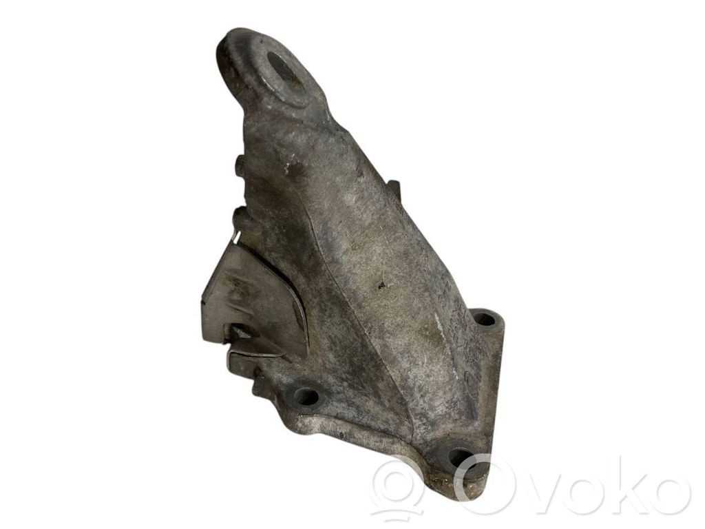 Кронштейн крепления двигателя