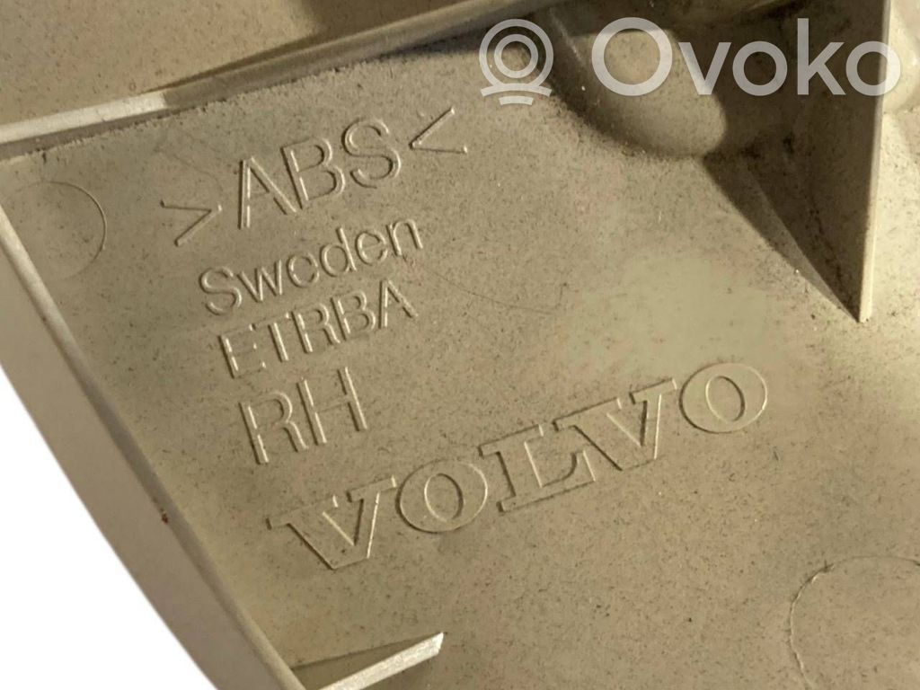 (C) statņa dekoratīvā apdare