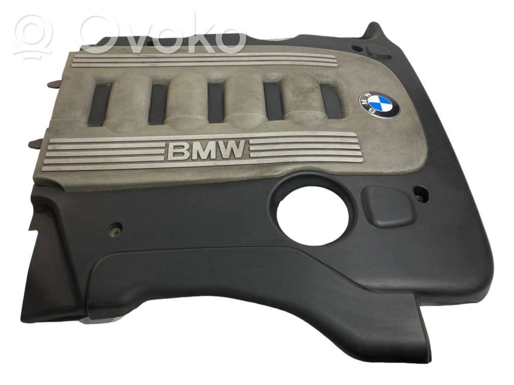 Dzinēja pārsegs (dekoratīva apdare)