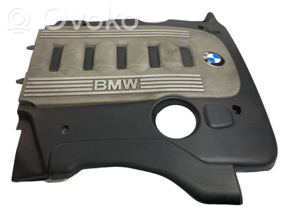 Dzinēja pārsegs (dekoratīva apdare)