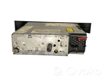 Radio / CD/DVD atskaņotājs / navigācija