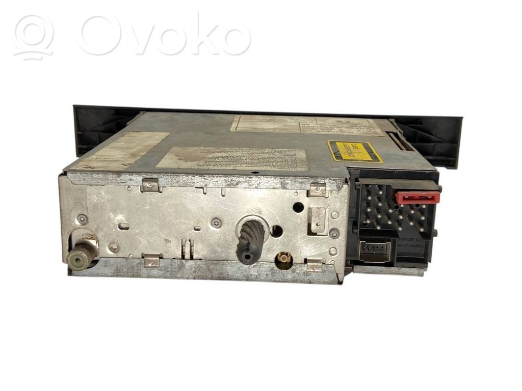 Radio / CD/DVD atskaņotājs / navigācija