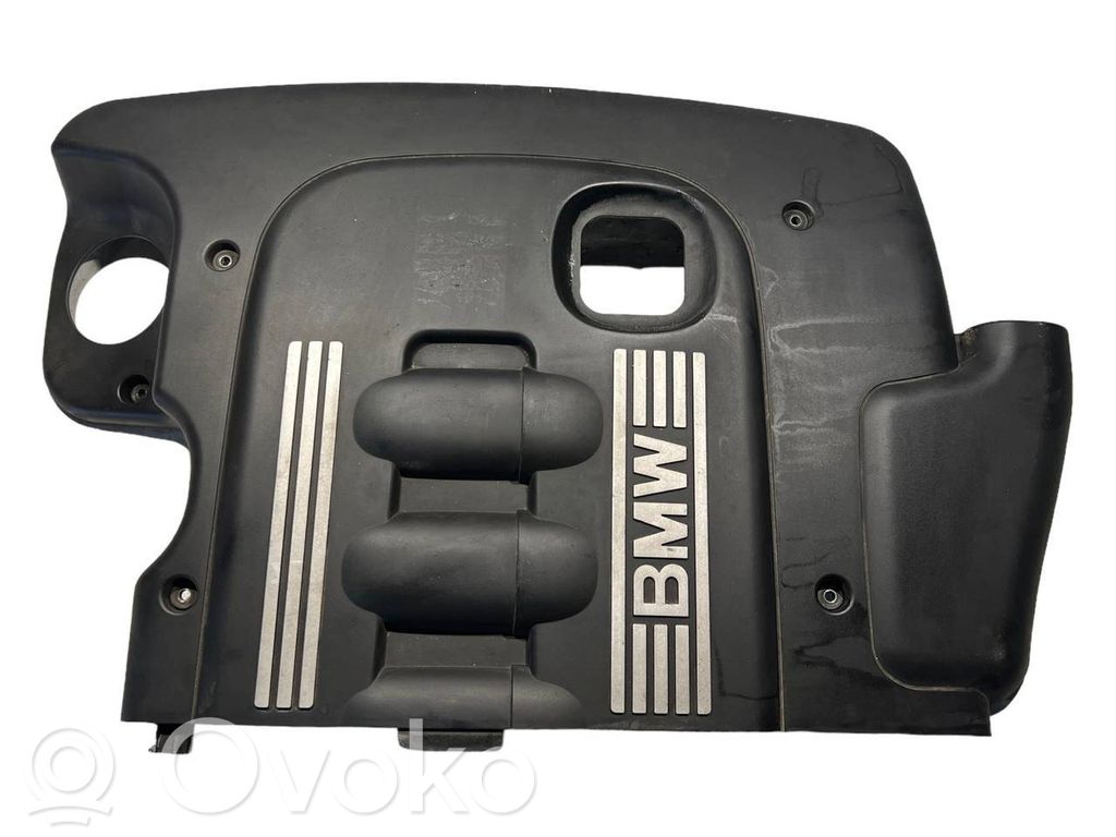 Dzinēja pārsegs (dekoratīva apdare)