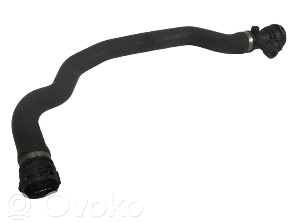 Caurulīte (-es) / šļūtene (-es)