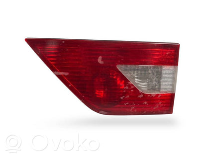 Aizmugurējais lukturis pārsegā