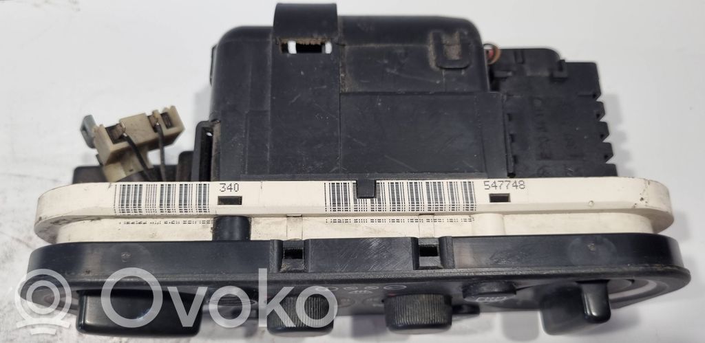 Gaisa kondicioniera / klimata kontroles / salona apsildes vadības bloks (salonā)