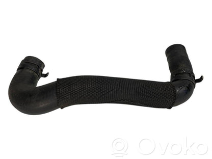 Caurulīte (-es) / šļūtene (-es)