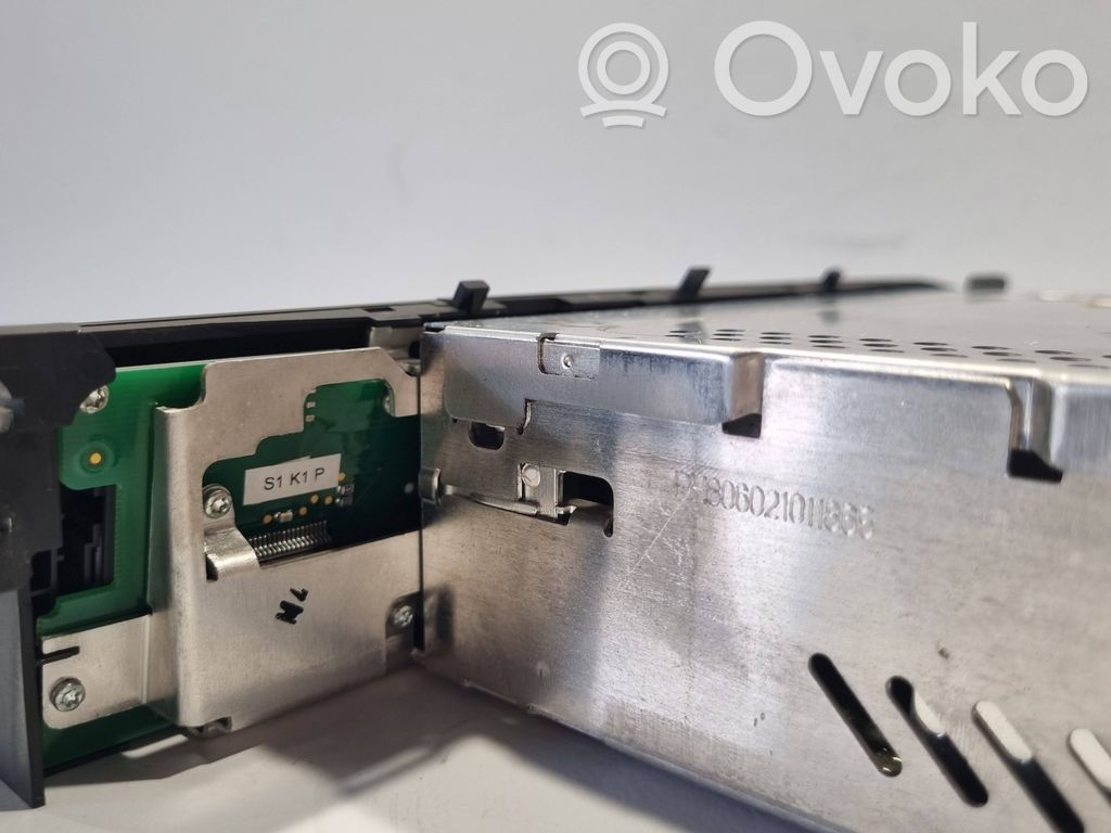 Radio / CD/DVD atskaņotājs / navigācija