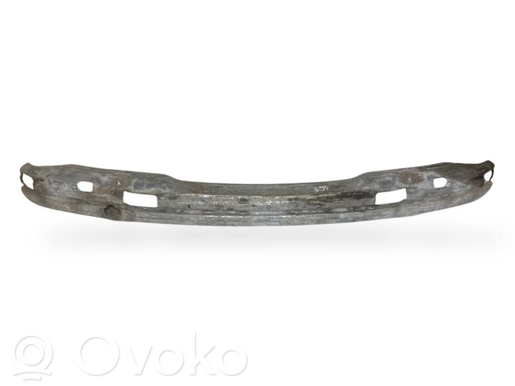 Priekšpusē bampera sija / balka