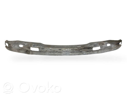 Priekšpusē bampera sija / balka