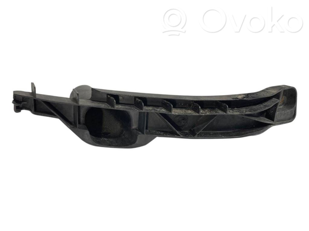 Priekšpusē bampera turētājs