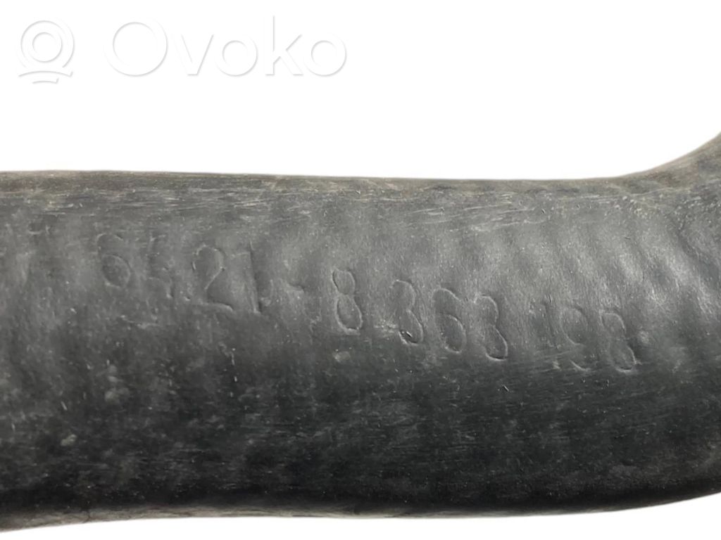 Caurulīte (-es) / šļūtene (-es)