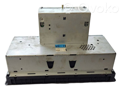 Radio / CD/DVD atskaņotājs / navigācija