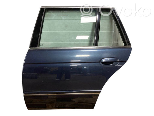 Aizmugurējās durvis