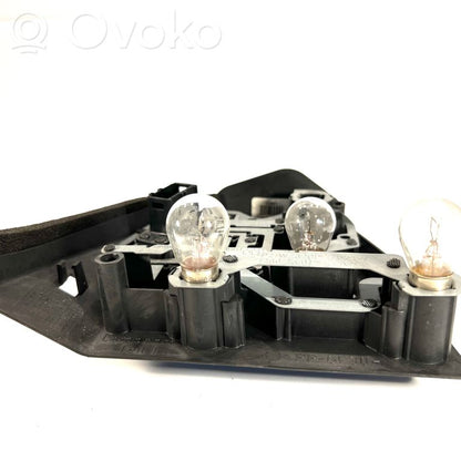 Держатель крышки заднего фонаря