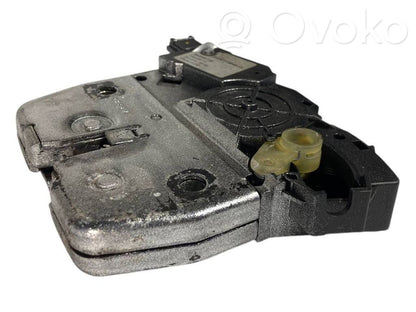 Aizmugurējā pārsega slēdzene